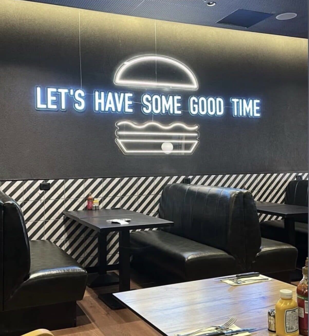ניאון המבורגר — LET’S HAVE SOME GOOD TIME
