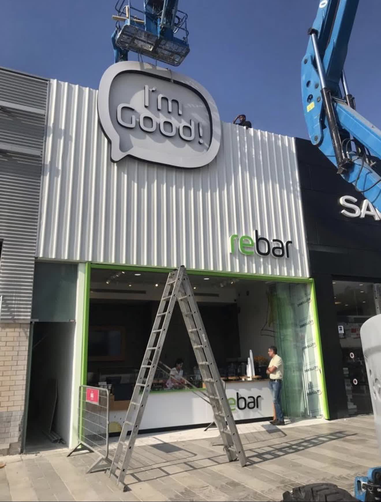 התקנת שלט Im Good עם מנוף
