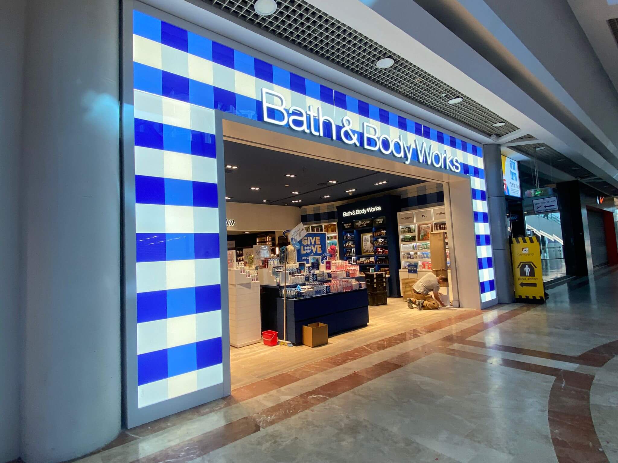 חזית Bath & Body Works